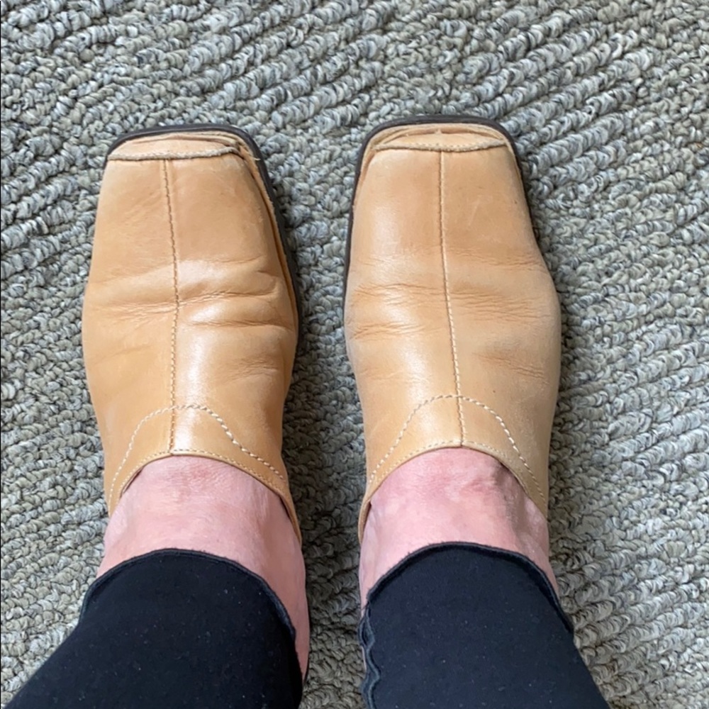 Leather mule